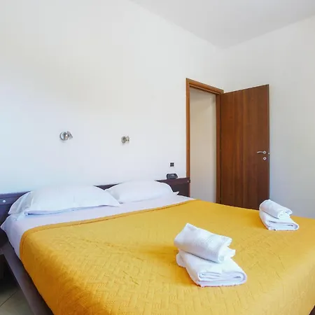 1 Bedroom Beautiful In Genova