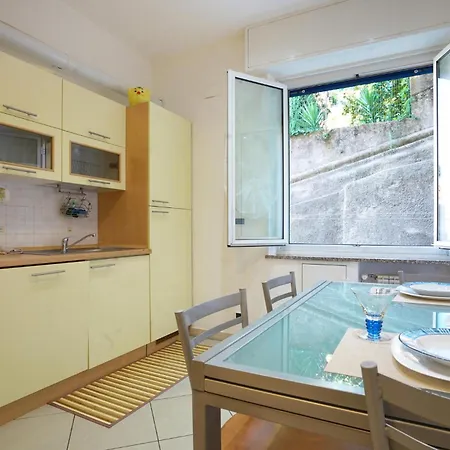 1 Bedroom Beautiful In Genova Apartment *